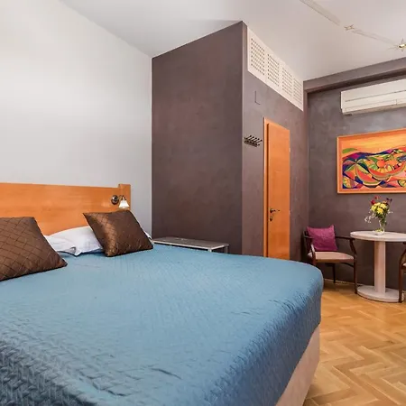 캡틴스 4* 스플리트